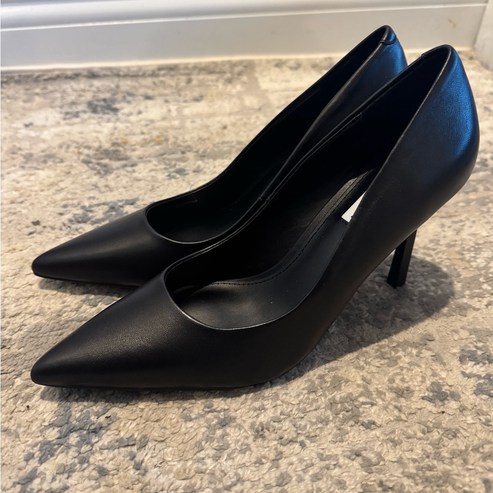Steve Madden “Classie” heels, size 8